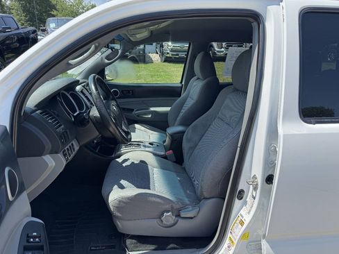 Used 2014 Toyota Tacoma 4x4 Double Cab w/ SR5 Package image 11