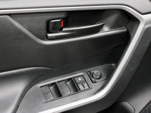 Used 2022 Toyota RAV4 LE image 23