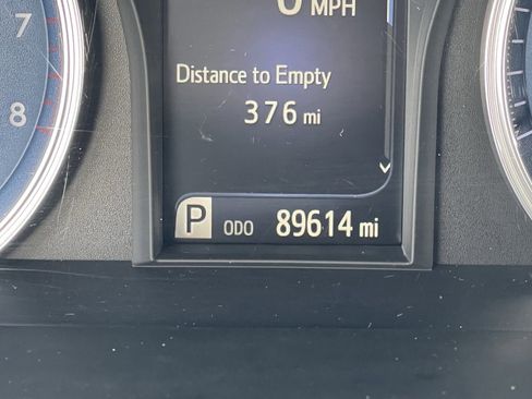 Used 2016 Toyota Camry LE image 33