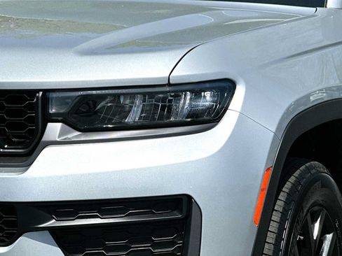 New 2026 Jeep Grand Cherokee Altitude AWD/4WD image 16