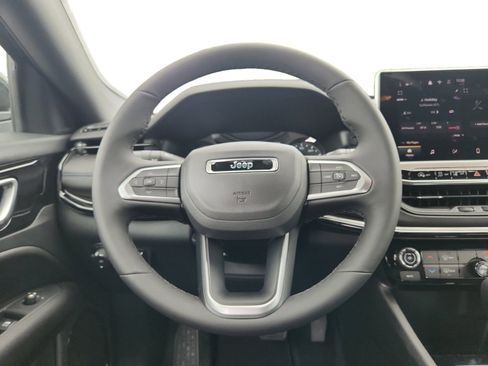 New 2026 Jeep Compass Latitude image 12