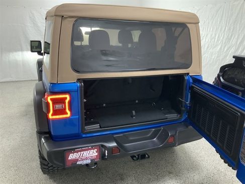 Used 2022 Jeep Wrangler Willys image 7