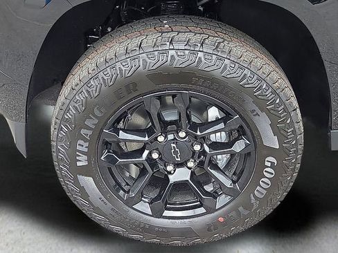 New 2026 Chevrolet Colorado Z71 w/ Midnight Edition AWD/4WD image 9