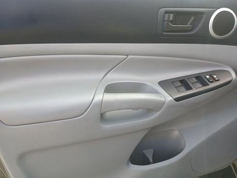 Used 2013 Toyota Tacoma 4x4 Double Cab w/ SR5 Pkg image 11