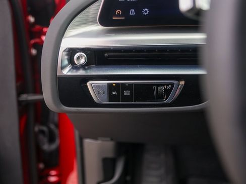 Used 2025 Cadillac Lyriq Luxury image 14