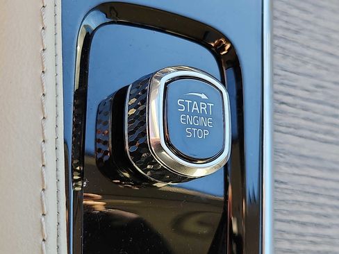 Certified 2024 Volvo XC90 T8 Ultimate w/ Protection Package Premier image 23