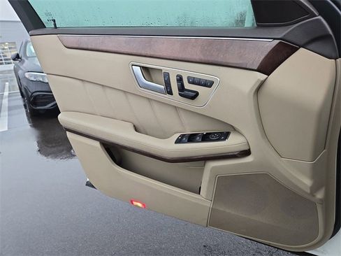 Used 2013 Mercedes-Benz E 350 Sedan image 20
