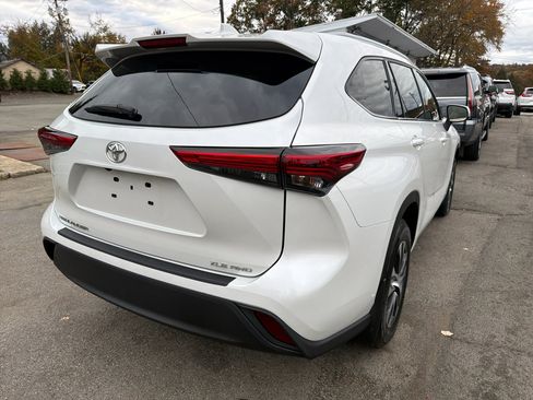 Used 2022 Toyota Highlander XLE image 7