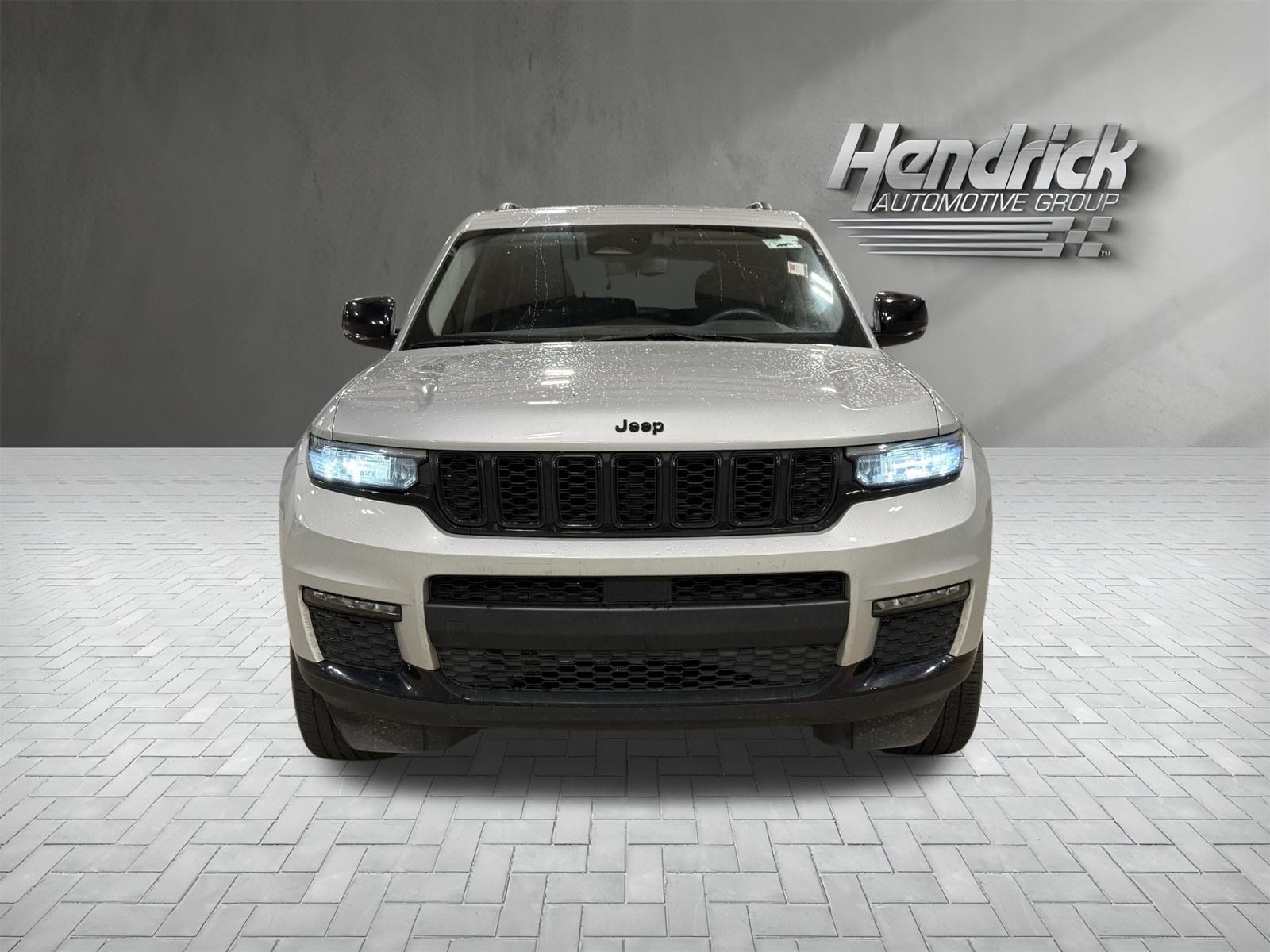 Used 2023 Jeep Grand Cherokee L Limited w/ Black Appearance Package RWD image 3