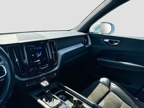 Used 2018 Volvo XC60 T5 R-Design w/ Convenience Package image 23