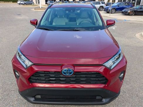 Used 2021 Toyota RAV4 XLE Premium image 4