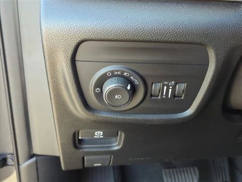 Used 2023 Jeep Grand Cherokee L Limited w/ Black Appearance Package image 12