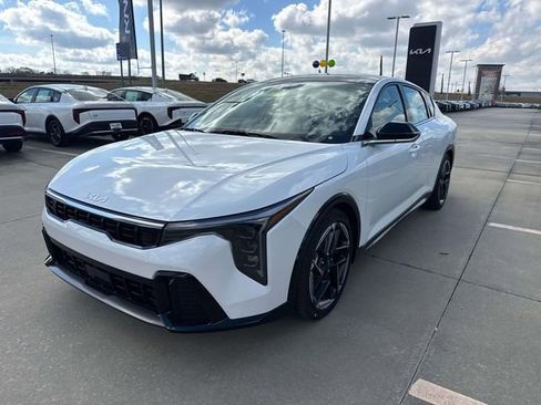 New 2026 Kia K4 GT-Line image 3