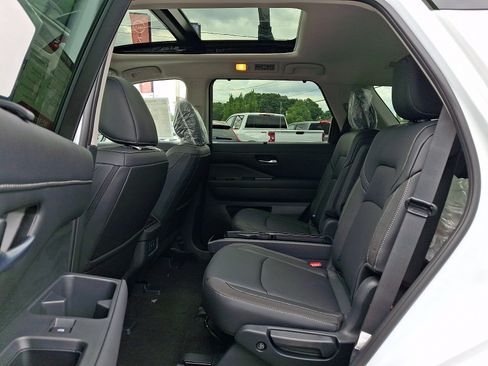 New 2026 Nissan Pathfinder SL w/ SL Premium Package AWD/4WD image 7