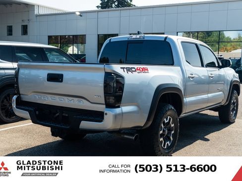 Used 2022 Toyota Tacoma TRD Off-Road w/ TRD Premium Off Road Package AWD/4WD image 7