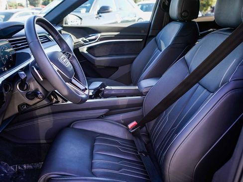 Used 2023 Audi e-tron S Prestige w/ Prestige Package image 17