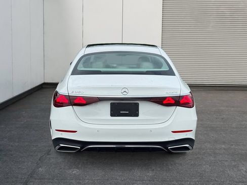 Used 2024 Mercedes-Benz E 350 4MATIC Sedan image 4