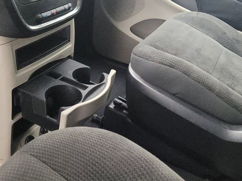 Used 2019 Dodge Grand Caravan SE w/ UConnect Hands-Free Group FWD image 26