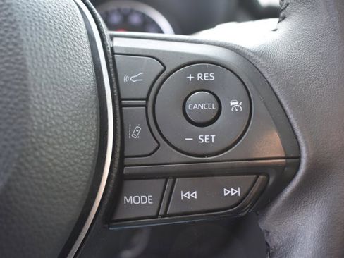 Used 2022 Toyota RAV4 XLE Premium image 22