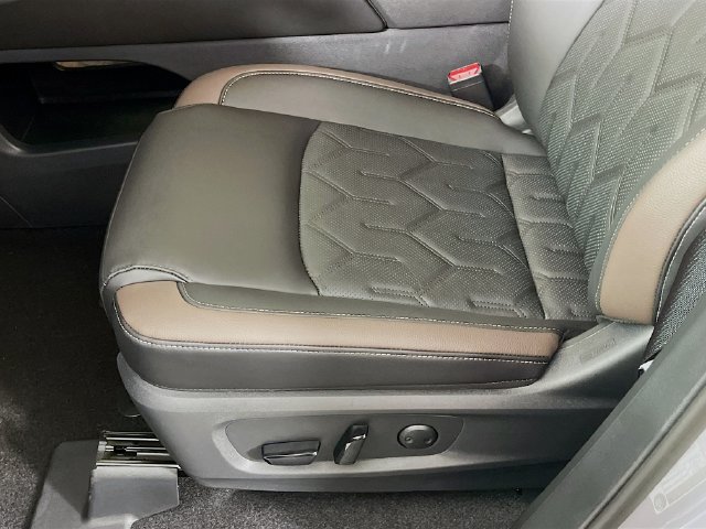 New 2026 Nissan Pathfinder Platinum w/ Cargo Package FWD image 18