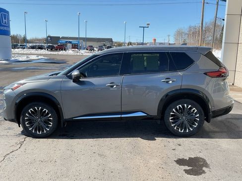 Used 2024 Nissan Rogue Platinum w/ Platinum Premium Package image 8