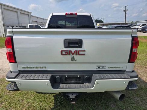 Used 2019 GMC Sierra 2500 Denali w/ Duramax Plus Package AWD/4WD image 6