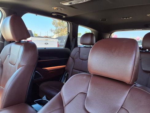 Used 2024 Kia Telluride EX image 17