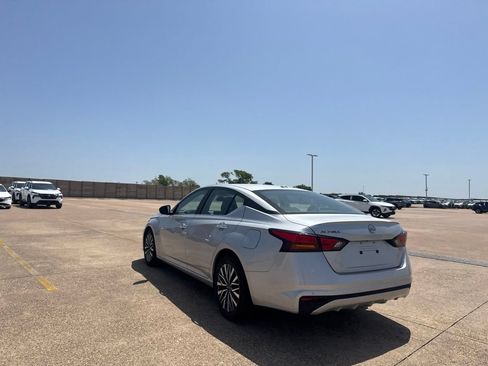 Certified 2025 Nissan Altima 2.5 SV FWD image 17