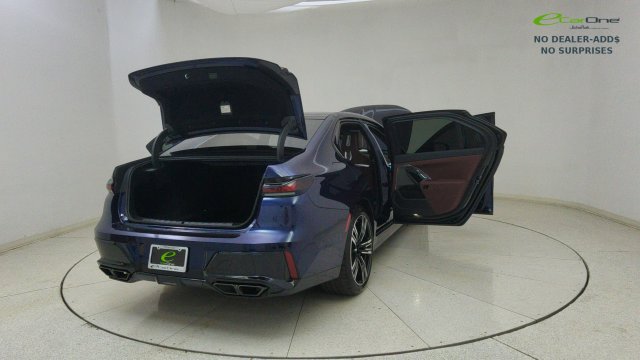 Used 2023 BMW 760i xDrive AWD/4WD image 75