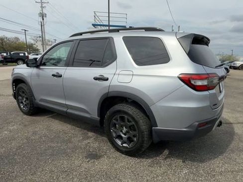 Used 2024 Honda Pilot TrailSport image 6