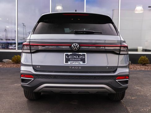 Used 2025 Volkswagen Taos SE image 8