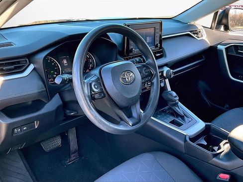 Used 2020 Toyota RAV4 XLE image 16