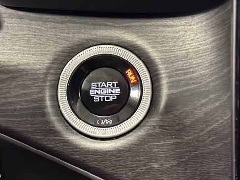 Certified 2024 Jeep Grand Cherokee Limited w/ Luxury Tech Group II AWD/4WD image 36