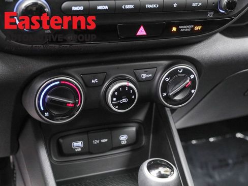 Used 2025 Hyundai Venue SE image 20