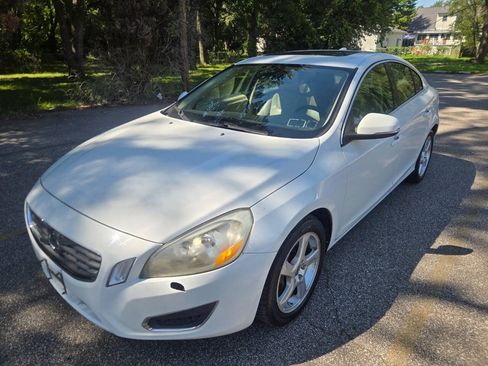 Used 2012 Volvo S60 T5 w/ Climate Pkg FWD image 4