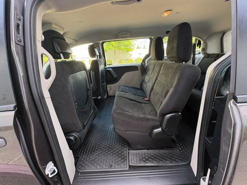 Used 2016 Dodge Grand Caravan American Value Package w/ UConnect Hands-Free Group FWD image 19