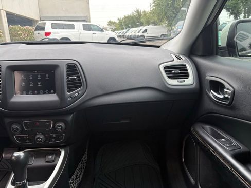 Used 2019 Jeep Compass Latitude w/ Popular Equipment Group FWD image 8