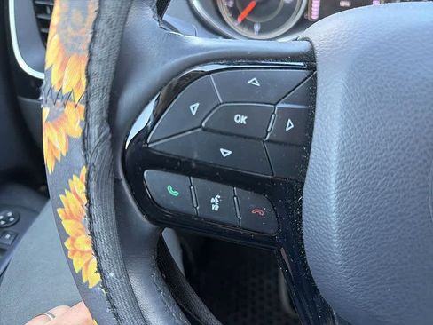 Used 2020 Jeep Cherokee Latitude Plus image 21