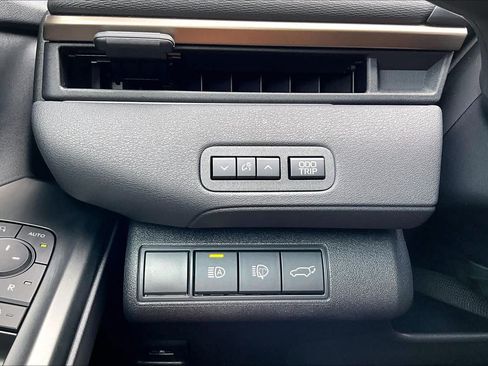 Certified 2026 Toyota bZ FWD image 33