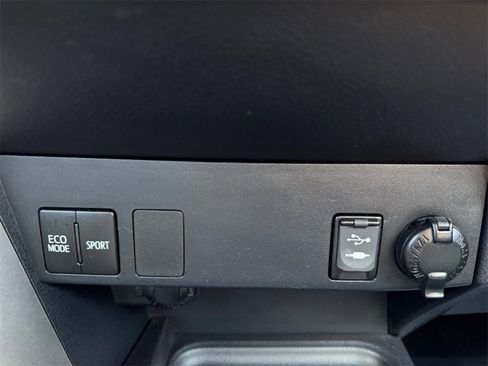 Used 2017 Toyota RAV4 LE image 26