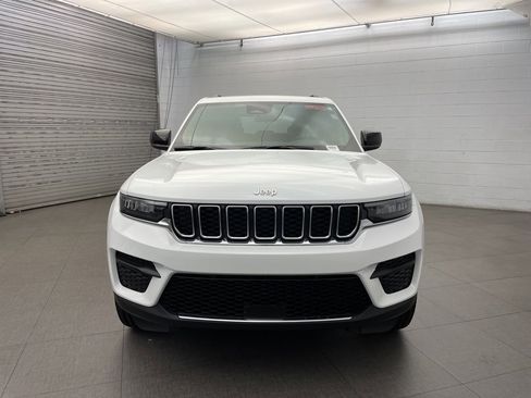 New 2025 Jeep Grand Cherokee Laredo w/ Trailer Tow Package image 6