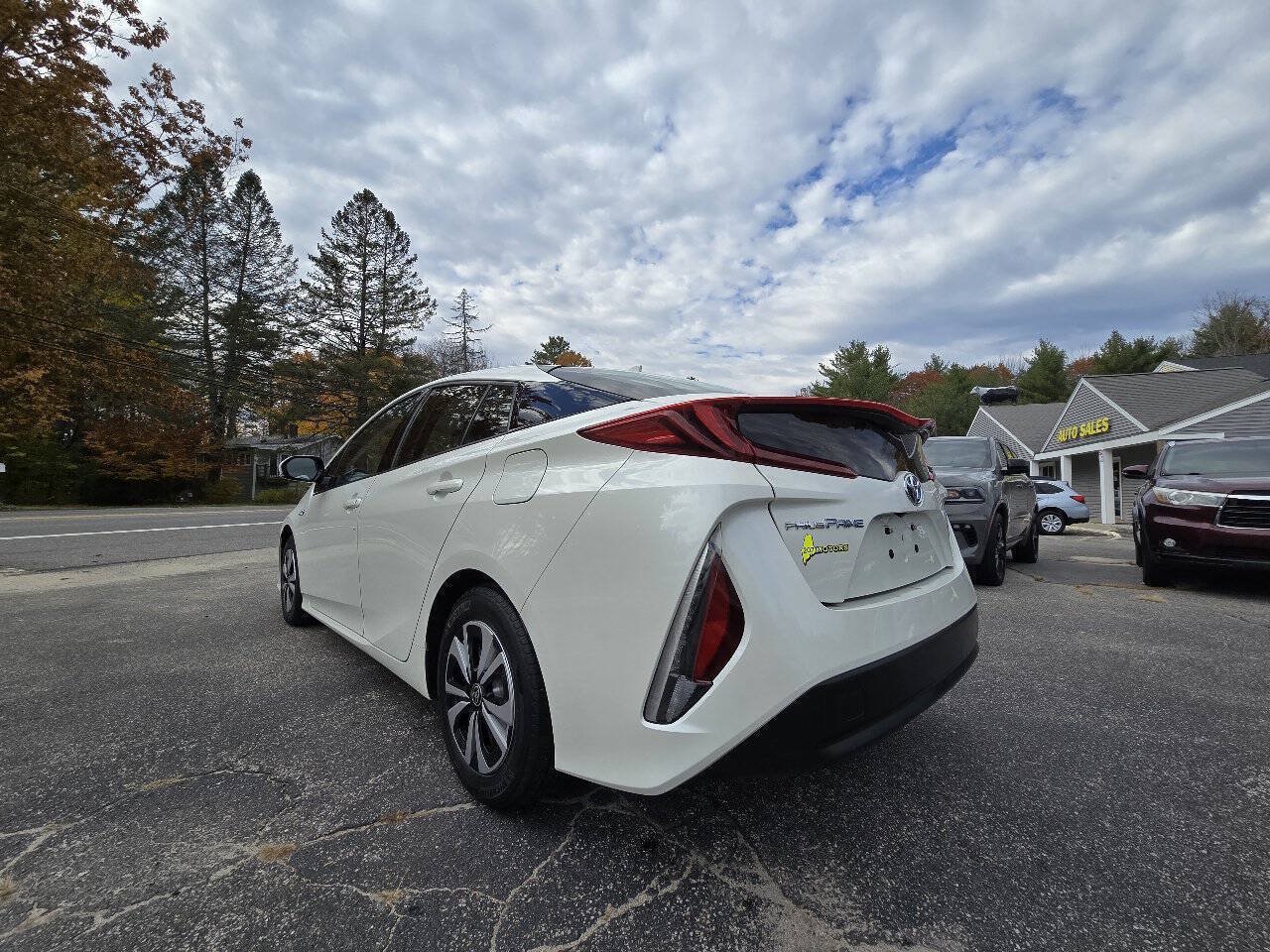 Used 2017 Toyota Prius Prime Premium w/ Carpet Mat Package FWD image 8