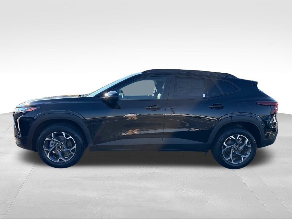 New 2026 Chevrolet Trax LT FWD image 2