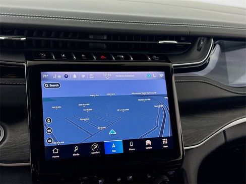 Used 2022 Jeep Grand Cherokee Limited w/ Luxury Tech Group II image 7