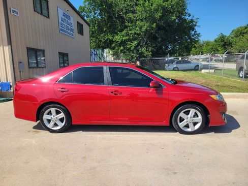 Used 2012 Toyota Camry SE FWD image 2