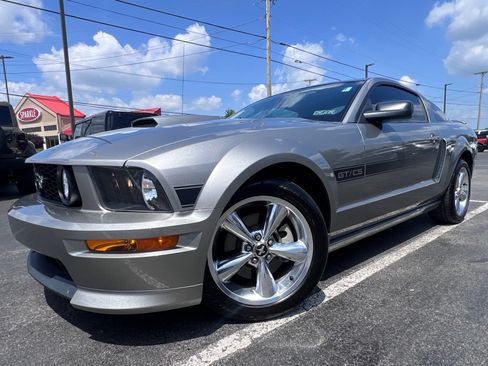 Used 2009 Ford Mustang GT RWD image 16