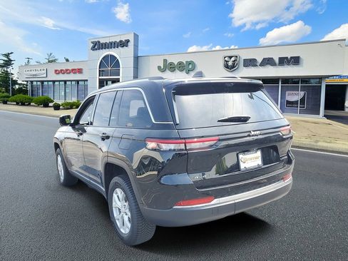 Certified 2023 Jeep Grand Cherokee Limited w/ Luxury Tech Group II AWD/4WD image 3