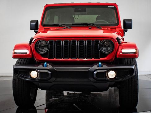 Used 2024 Jeep Wrangler Unlimited image 2