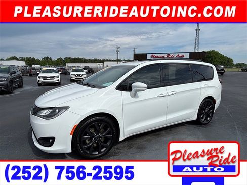 Used 2020 Chrysler Pacifica Limited w/ S Appearance Package FWD image 1