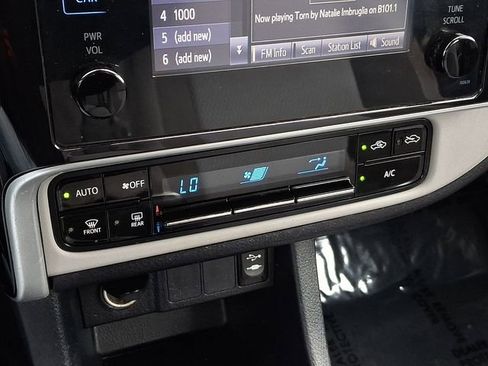 Used 2018 Toyota Corolla LE FWD image 15